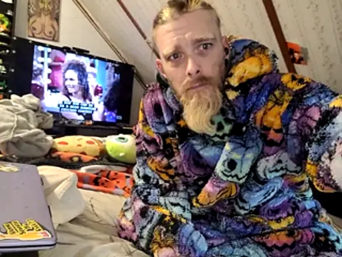 Snapshot of thejuicybacon chatting on 11.25.25 thejuicybacon online show from 11.25.25