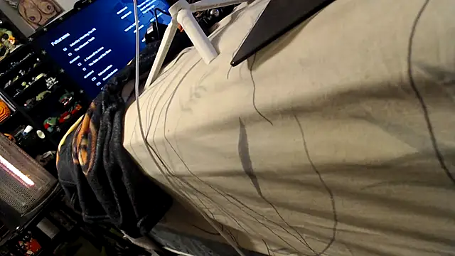 Snapshot of thejuicybacon chatting on 11.28.25 thejuicybacon online show from 11.28.25