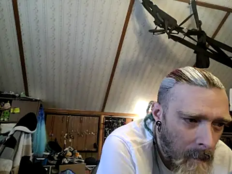 Snapshot of thejuicybacon chatting on 12.04.25 thejuicybacon online show from 12.04.25