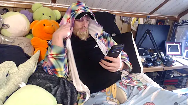 Snapshot of thejuicybacon chatting on 12.14.25 thejuicybacon online show from 12.14.25