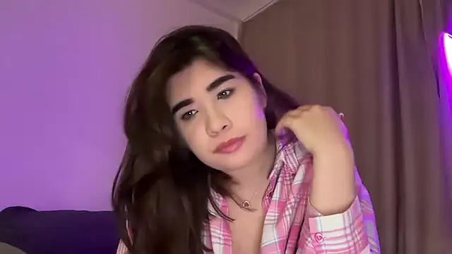 Snapshot of enyazhe chatting on 11.30.25 enyazhe online show from 11.30.25