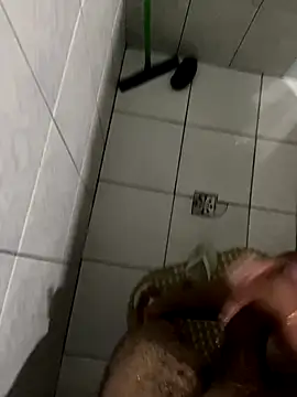 Snapshot of thomasllucas chatting on 10.29.25 thomasllucas online show from 10.29.25