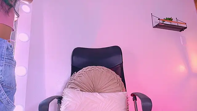 TiffValentinee  online show from 10.06.25