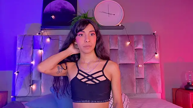 TiffValentinee  online show from 10.18.25