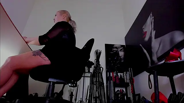 Snapshot of demisweet chatting on 02.10.26 demisweet online show from 02.10.26