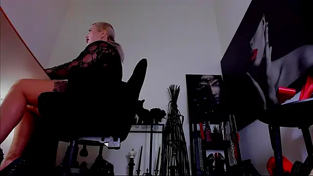 Snapshot of demisweet chatting on 02.23.26 demisweet online show from 02.23.26