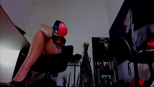 Snapshot of demisweet chatting on 02.25.26 demisweet online show from 02.25.26