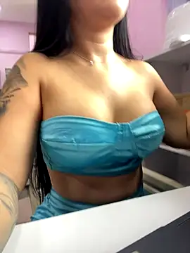 CrisMarulanda online show from 12.19.25