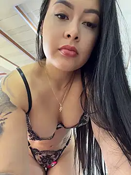 CrisMarulanda online show from 04.08.26