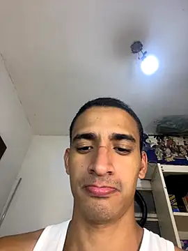 Snapshot of ikaro21 chatting on 10.29.25 ikaro21 online show from 10.29.25