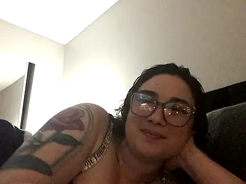 paigeycakes online show from 11.22.25