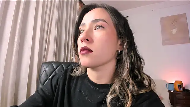 Snapshot of Sara_kaic chatting on 05.18.26 Sara kaic online show from 05.18.26