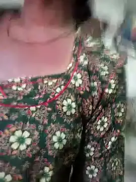 Snapshot of aunty_sumy chatting on 09.19.25 aunty sumy online show from 09.19.25