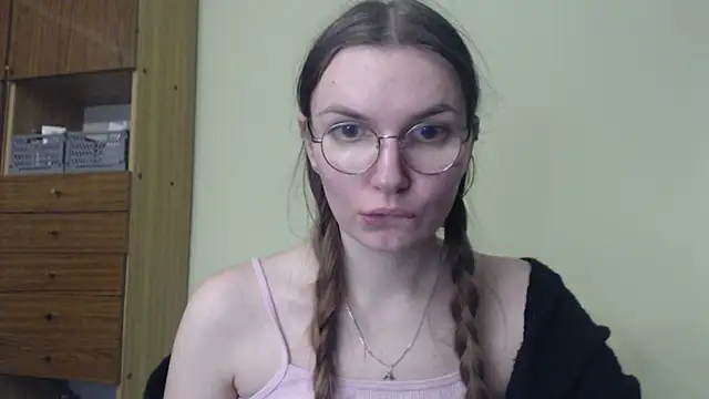 LooveELLYx online show from 12.16.24