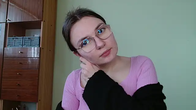 LooveELLYx online show from 02.14.25