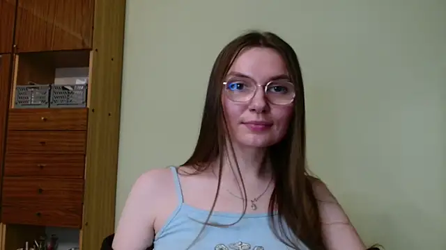 LooveELLYx online show from 02.25.25