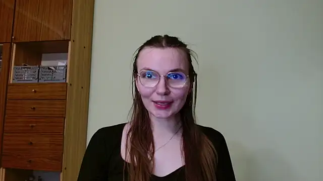 LooveELLYx online show from 02.27.25