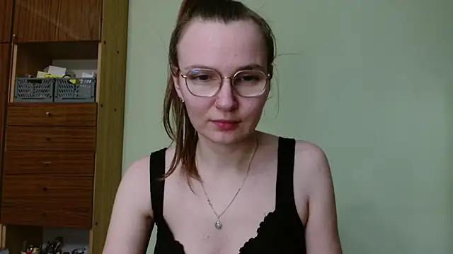 LooveELLYx online show from 09.30.25