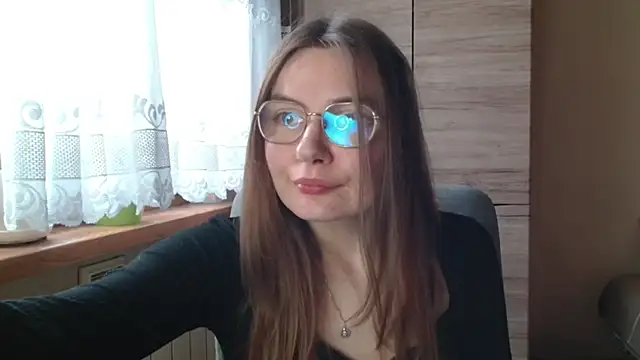 LooveELLYx online show from 11.10.25