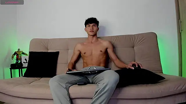 Snapshot of 2Amateur_Guys chatting on 11.20.25 2Amateur Guys online show from 11.20.25