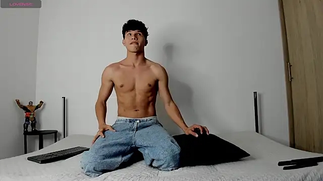 Snapshot of 2Amateur_Guys chatting on 11.26.25 2Amateur Guys online show from 11.26.25