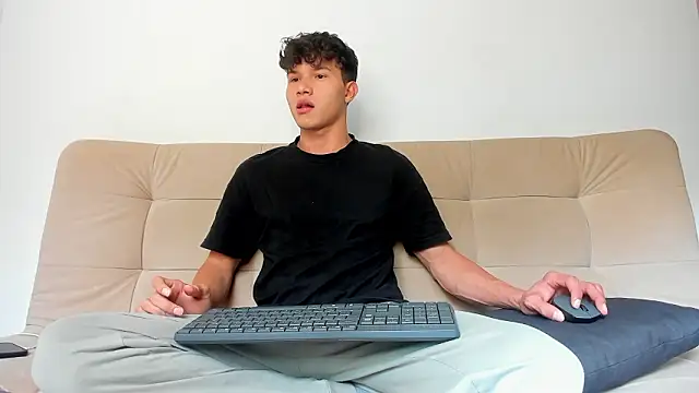 2Amateur Guys online show from 03.19.26