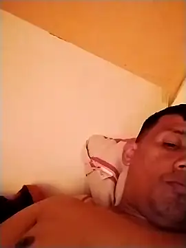 Snapshot of XRonny3 chatting on 12.16.25 XRonny3 online show from 12.16.25