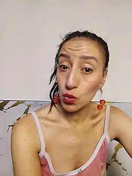 Snapshot of Oriana111 chatting on 06.20.26 Oriana111 online show from 06.20.26