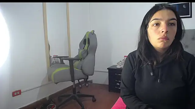 Esmeraldaa- online show from 09.23.25