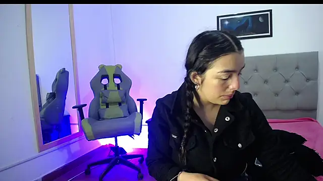 Esmeraldaa- online show from 09.26.25