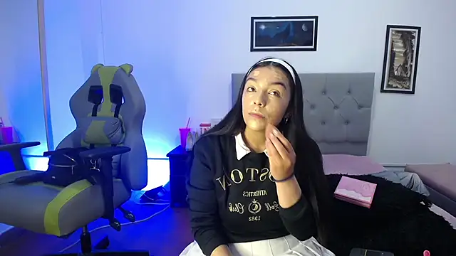 Esmeraldaa- online show from 10.26.25