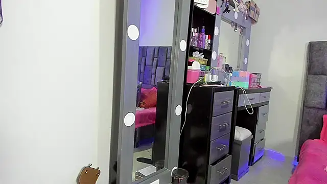 Esmeraldaa- online show from 12.05.25