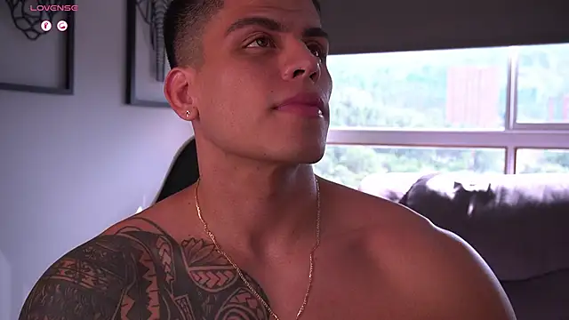 Snapshot of tyler_muscle1 chatting on 09.18.25 tyler muscle1 online show from 09.18.25