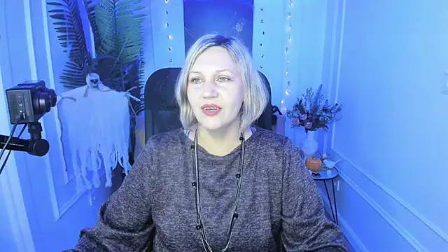 NinaStarle online show from 10.17.25