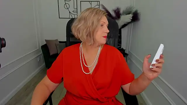 NinaStarle online show from 11.07.25