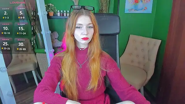 Snapshot of CarolinaGilbert chatting on 10.29.25 CarolinaGilbert online show from 10.29.25