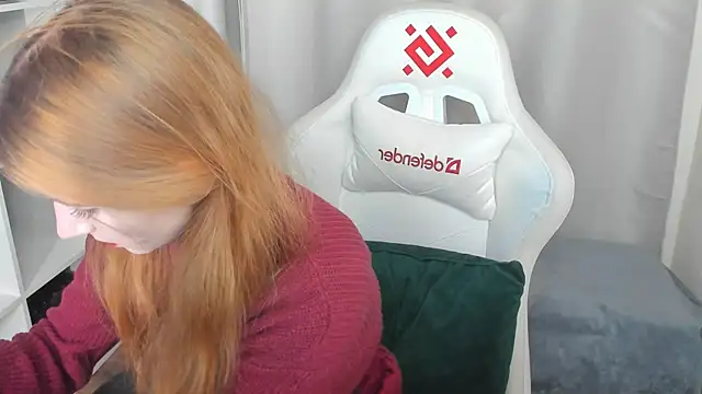 Snapshot of CarolinaGilbert chatting on 10.30.25 CarolinaGilbert online show from 10.30.25