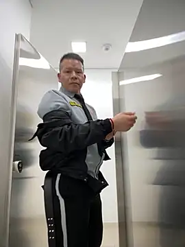 Manu0586 online show from 09.11.25