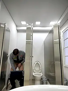 Manu0586 online show from 12.18.25