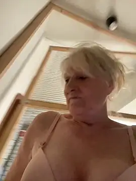 Snapshot of SexyKato001 chatting on 09.22.25 SexyKato001 online show from 09.22.25