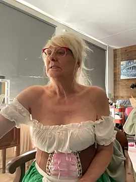 Snapshot of SexyKato001 chatting on 09.23.25 SexyKato001 online show from 09.23.25