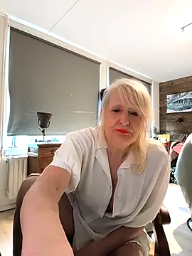 Snapshot of SexyKato001 chatting on 10.16.25 SexyKato001 online show from 10.16.25