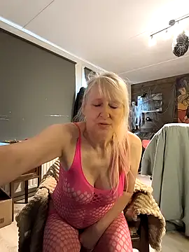 Snapshot of SexyKato001 chatting on 11.18.25 SexyKato001 online show from 11.18.25