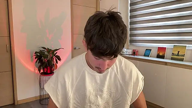 Snapshot of sweettaaron01 chatting on 10.17.25 sweettaaron01 online show from 10.17.25