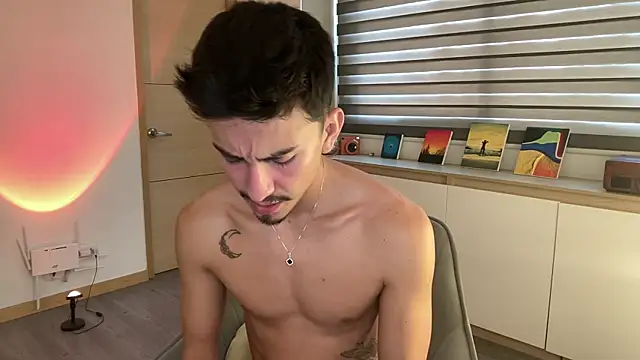 Snapshot of sweettaaron01 chatting on 11.12.25 sweettaaron01 online show from 11.12.25