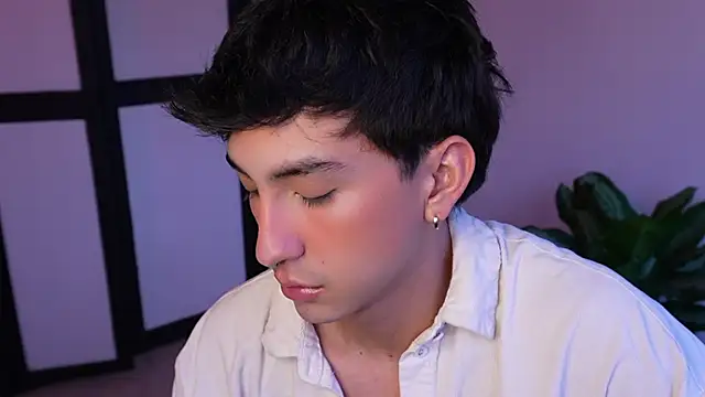 Snapshot of sweettaaron01 chatting on 06.07.26 sweettaaron01 online show from 06.07.26