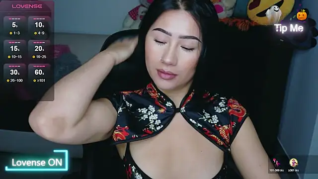 evelyn ch  online show from 10.28.25