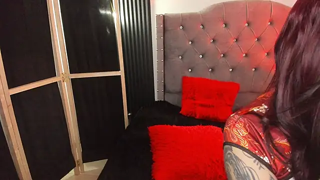 Snapshot of Scarbadgirl_ chatting on 06.18.26 Scarbadgirl online show from 06.18.26