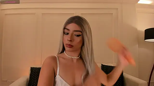 IsabellaMoreau online show from 12.22.25