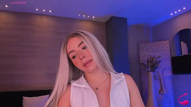 IsabellaMoreau online show from 03.04.26